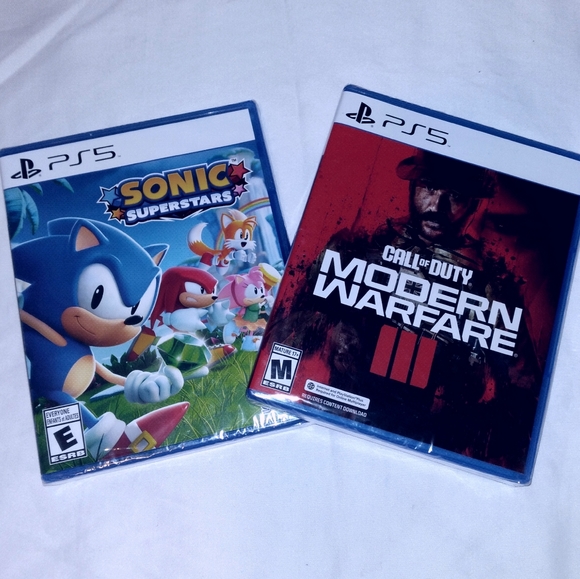 Call Of Duty Modern Warfare 3/ Sonic Superstars PS5 Game Bundle - Picture 1 of 3